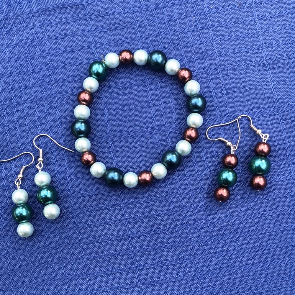 Handmade bracelet with 2 pairs matching earrings - Picture 2 of 4